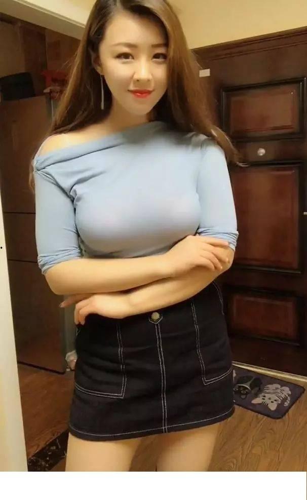 美女穿肉色丝袜超薄的,超薄美腿尽显风情