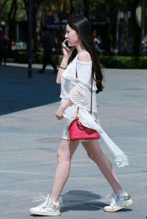 抽插丝袜卖淫女图