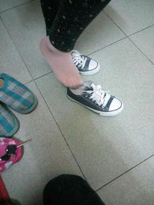 女人带带布鞋丝袜,女性时尚新潮流