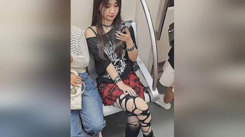 妹妹穿丝袜全过程邪恶,妹妹的诱人蜕变之旅